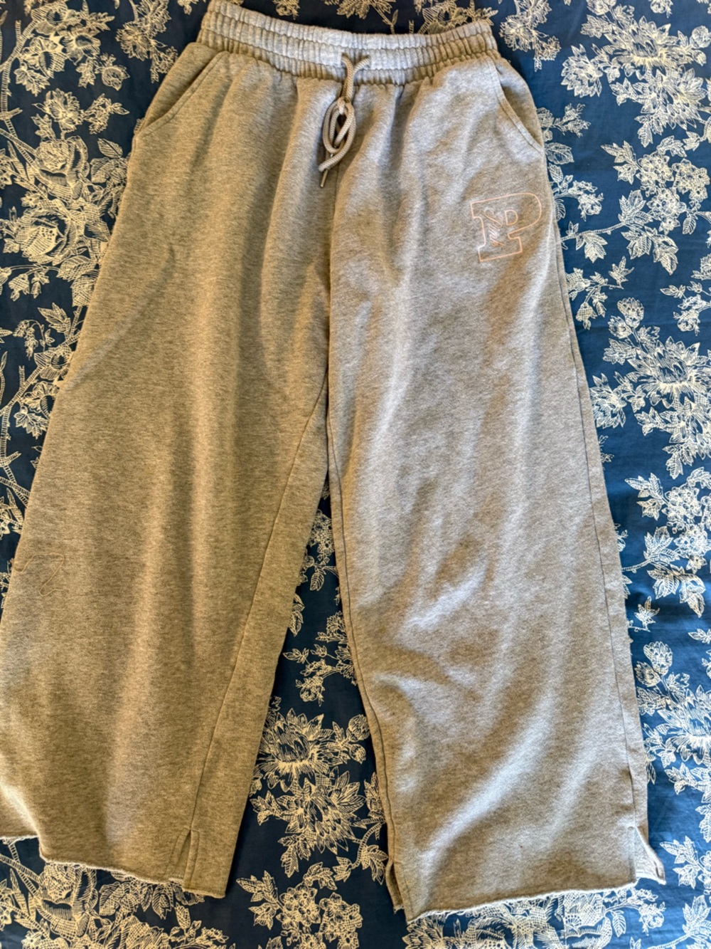 PINK Victoria's Secret Light Gray Fleece Sweatpants